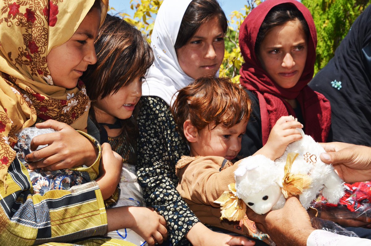 tesamuhorg's tweet photo. During our team's visit to the flood-affected district of #Khoshi, they handed over some warm clothes to #children as their toys and belongings got immersed in mud brought by the flood!

https://t.co/oNQNOS4NA0 https://t.co/xW3lzWlgGE