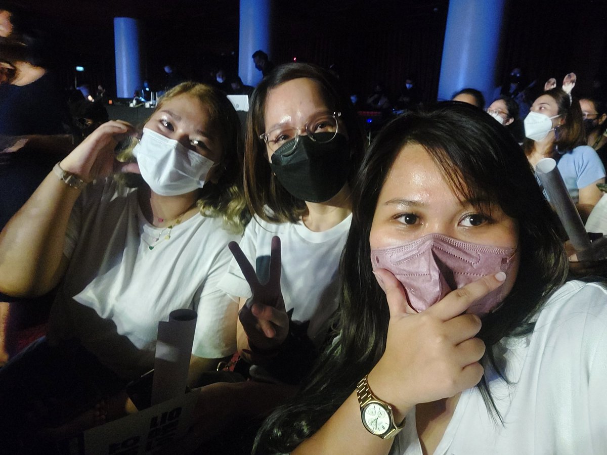alyindaeyo_'s tweet photo. New found friends sa fanmeet ni binnie. Hi seatmates!β€οΈ Hi ate @rcescudero11 π€ Di ko natanong name or un sa twt nung isa huhu pa reply nlg po pagnakita mo to hihi π
#BIinManila #HanbinInManila #ItsBInAWhile https://t.co/r6cUnnq7Av