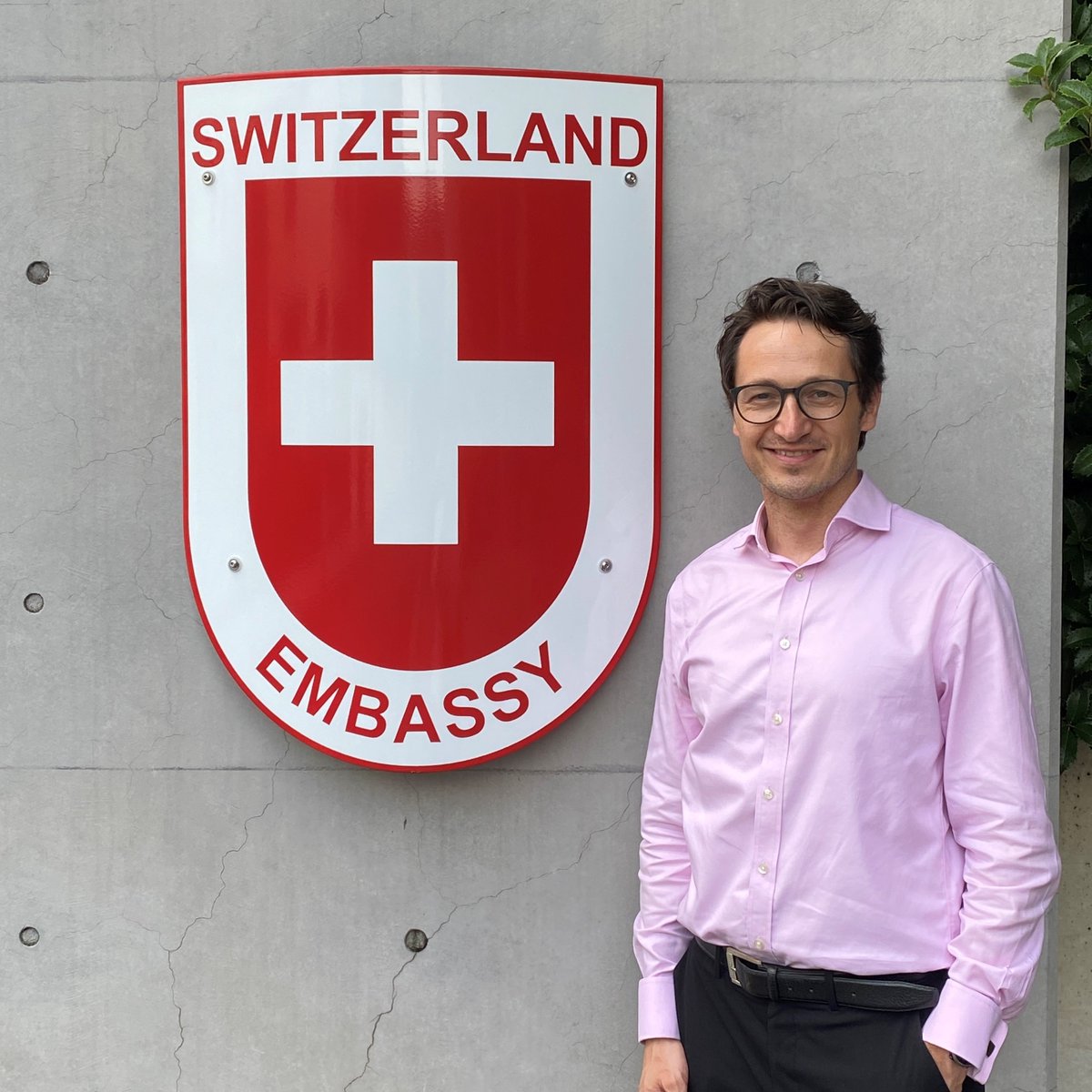 Meet David Braun, who joined the embassy as Deputy Head of Mission this month.  He is excited to be back in Japan 🇯🇵 &  looks forward to promote Swiss-Japanese 🇨🇭🇯🇵 connections #APlus4Peace #VitalitySwiss #Osaka 2025. We wish him a successful start!