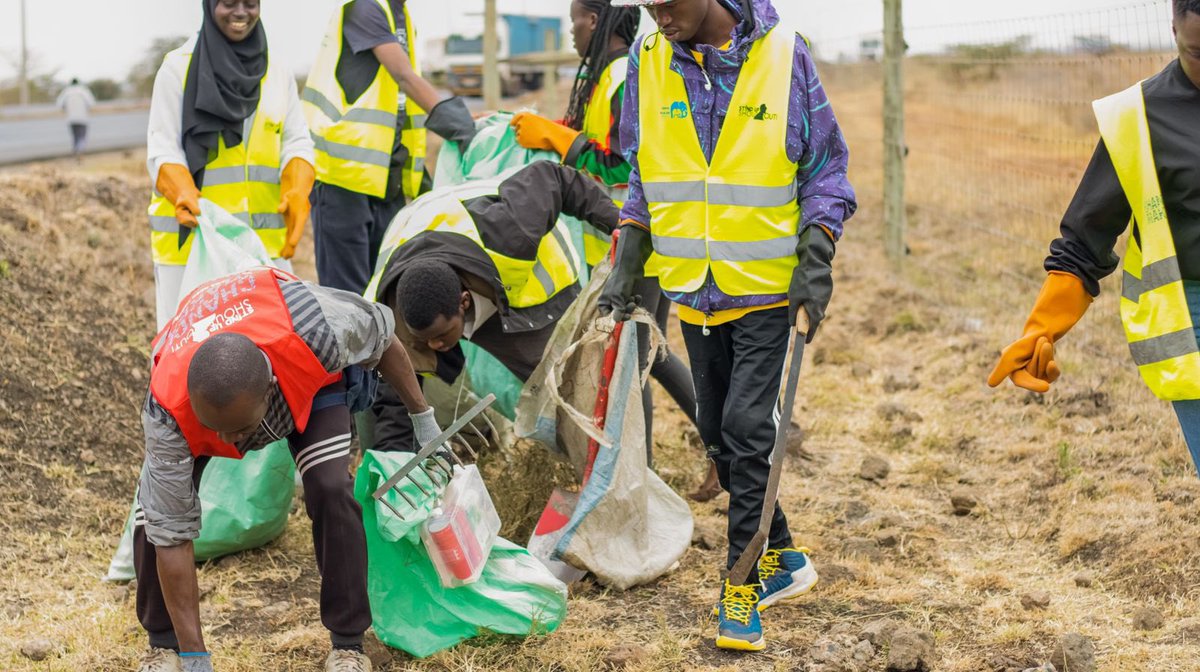 KWSKenya's tweet photo. Over the weekend, KWS Nairobi Park team and youths from Stand Up Shout Out (SUSO) held a clean up exercise at Nairobi National Park.
We managed to collect 367 kgs of waste inside the park and along the Southern Bypass https://t.co/OylJu0Afo4