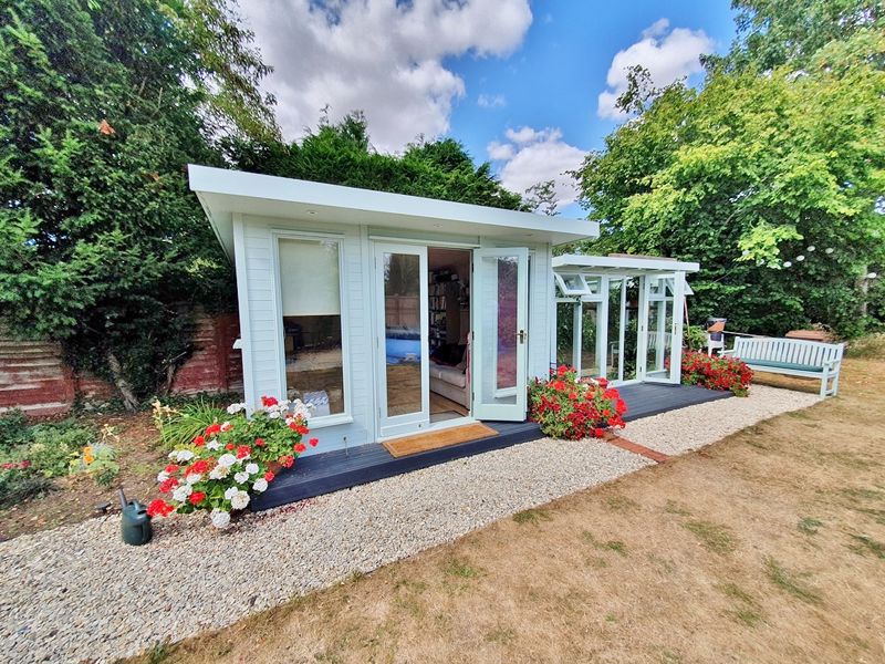 TMSalesLettings's tweet photo. WALLINGFORD, OXFORDSHIRE

Traditional, detached 5 bedroom family home on one of Wallingford’s finest residential roads. Large garden, outside office, greenhouse and driveway parking. Find out more: https://t.co/JX0GpguKXA

#OxfordshireRealEstate #Wallingford #FamilyHome https://t.co/xDiI2db3Cb