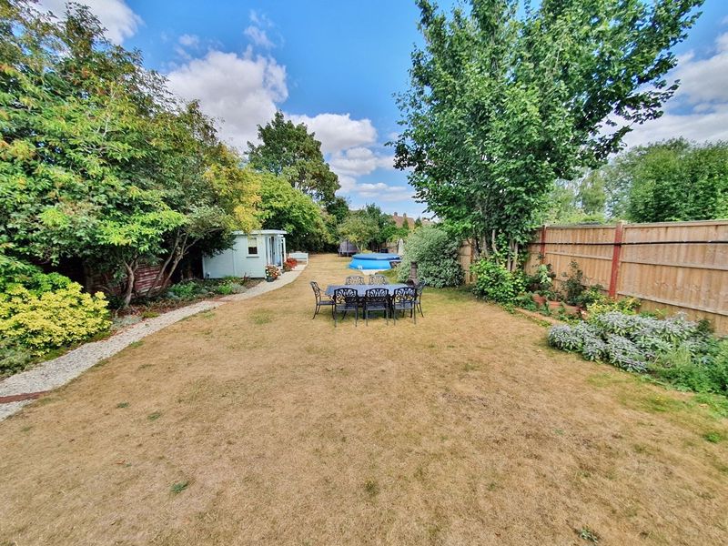 WALLINGFORD, OXFORDSHIRE

Traditional, detached 5 bedroom family home on one of Wallingford’s finest residential roads. Large garden, outside office, greenhouse and driveway parking. Find out more: bit.ly/TM-WAL-WR

#OxfordshireRealEstate #Wallingford #FamilyHome