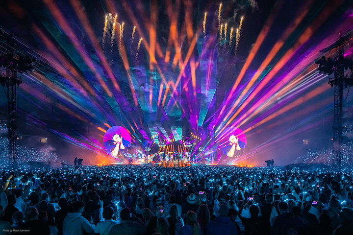 StonexSL's tweet photo. 🤩 Los equipos de #iluminación Claypaky Xtylos brillaron en el concierto de #Coldplay en Seattle y deslumbraron a la audiencia!

✅ 64 luminarias #Xtylos de @ClayPakyNews 

Desde #Stonex nos encanta trabajar con marcas de primera línea como Claypaky! 🙌 https://t.co/BFfb9am6ns