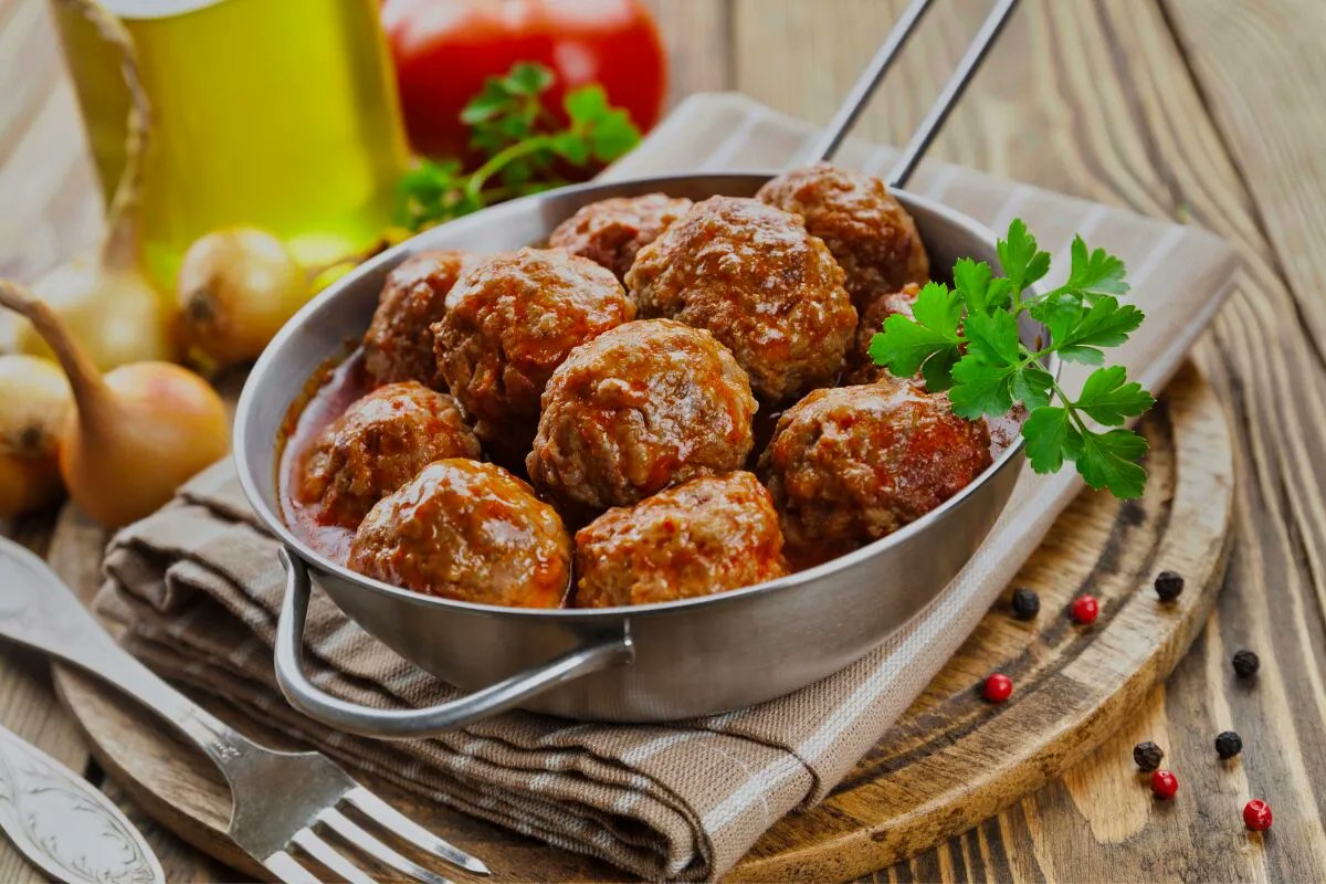 Тефтели из индейки с рисом с подливкой