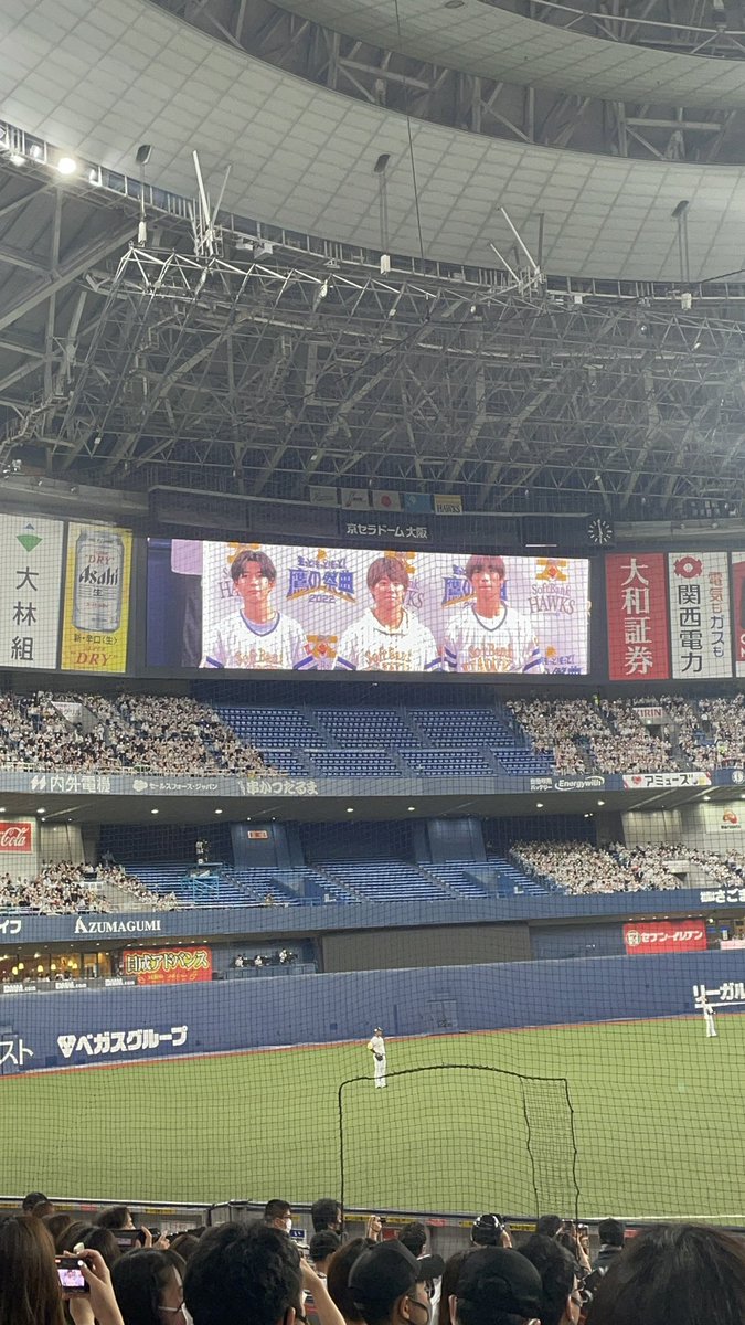 m59502929's tweet photo. なにわ始球式⚾️
#鷹の祭典
#なにわ男子 https://t.co/HirXneojvf