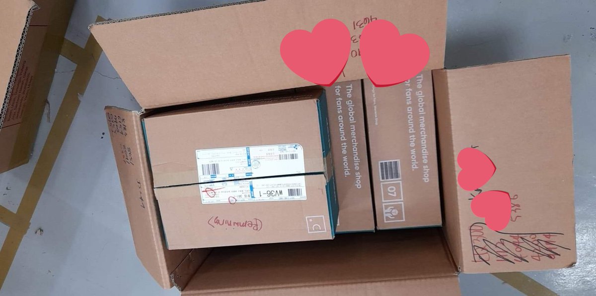 clickbangtanph's tweet photo. Alam ko pong excited na kayo kaya kahit hindi pa puno ang box pinaclose ko na😁. For pick up na po ito today.

ETA mid Sep to 1st week of October

#ClickBangtanPHUpdate https://t.co/VF5AmtpeBG