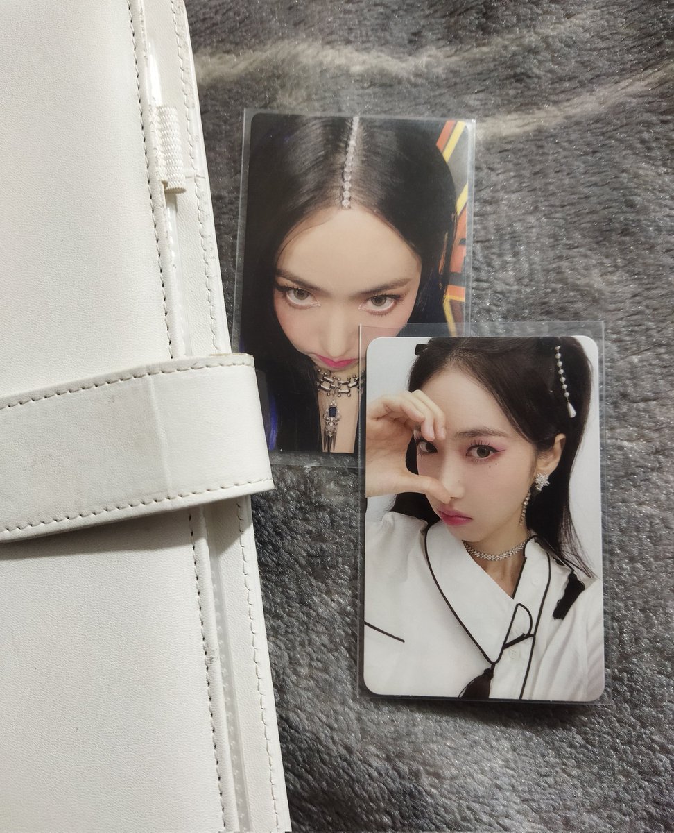 wtbyuj's tweet photo. wts lfb ph

viviz pc sets
sinb set - 800
eunha hc - 400

- onhand, clean
- payo or 1 day res
both sets must be taken (?)

# heart cheeks synnara macaron binder https://t.co/AVy04JWHPw