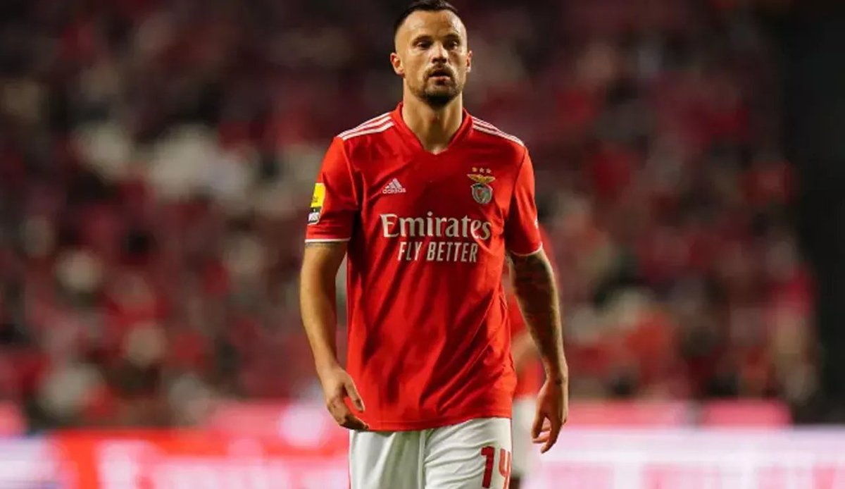 Tempobetgir's tweet photo. Jorge Jesus: "Haris Seferovic’in kaçırdığı gol 67 yıldır futbolda gördüğüm en kötü şeydi. Çalışkan ama çok kötü bir bitirici.”⛔️

Seferovic golü atabilseydi, Benfica gruplardan çıkabilecekti! https://t.co/V2iWpVQBoI