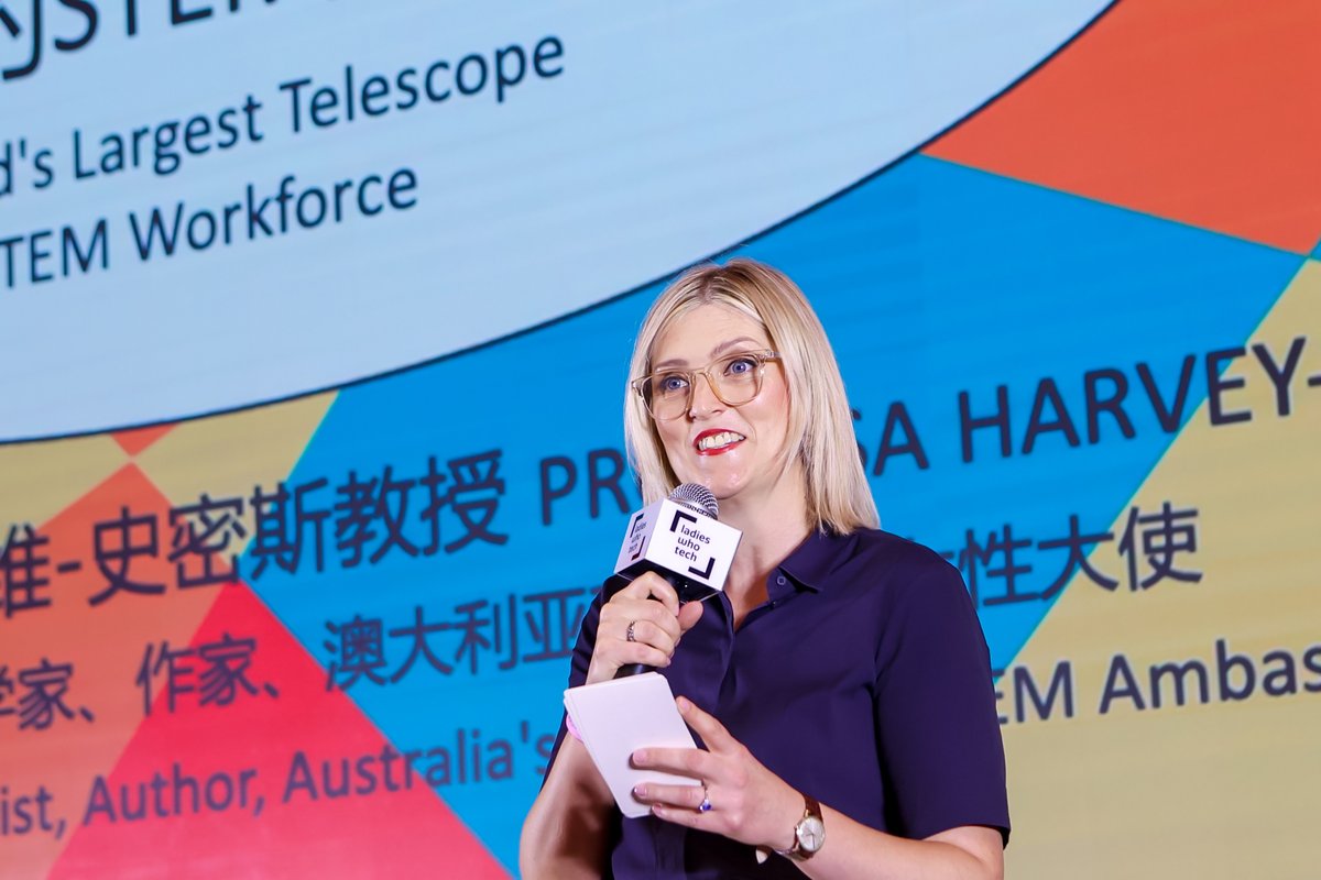 AusEmbChina's tweet photo. Our Consul-General in Chengdu was honoured to introduce Professor Lisa Harvey-Smith – astrophysicist, author and 🇦🇺 Women in STEM Ambassador – at the 2022 #LadiesWhoTech Convention. The Professor's keynote was a hit with locals keen to celebrate the achievements of #WomenInSTEM https://t.co/CTRcVbEzOI
