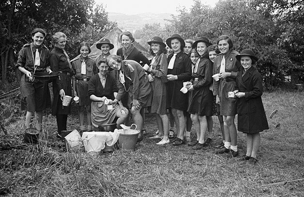 pplscollection's tweet photo. Smiles all around as the Llanfair Caereinion Girl Guides camped at Llangyniew in August 1941 🏕️

https://t.co/msqNr408uo

📷 Geoff Charles / @librarywales

@GuidingCymru #GirlguidingCymru https://t.co/6DPH5Y1sFE