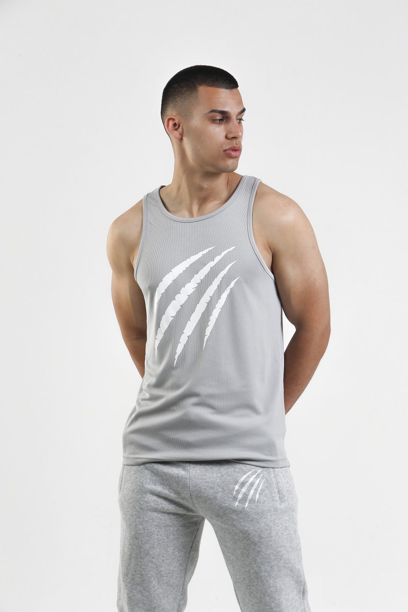delleone_'s tweet photo. We have new favourite #gym💪#tanktops for #men🤩@delleone
.
https://t.co/Tmdtg55ap3
.
#delleone #delleoneclothing #gymclothes #gymwear #menstyle #menswear #Trending  #MondayMotivation #gymtanktops #WWECastle #KSIPineda #BelgianGP #SkyF1 #MeetMeAtMidnight  #gymmotivation #fitness https://t.co/zLuD58uXhv