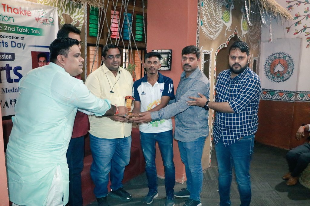 anshultiwaribjp's tweet photo. खेल व्यक्तित्व विकास के साथ जीवन में अनुशासनात्मकता लाते हैं। साथ ही जिंदादिली से जिंदगी जीने का तरीका भी सिखाते हैं।
फाउंडेशन द्वारा आयोजित दूसरी परिचर्चा को सार्थक और सफल बनाने वाले सभी साथियों का आत्मीय आभार।
हम इस तरह के प्रयास निरंतर रखेंगे।
#Table_Talk https://t.co/tNt26VsqeH