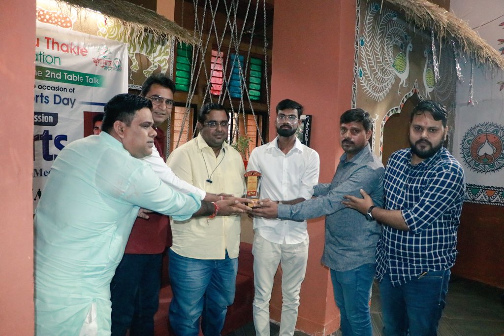 anshultiwaribjp's tweet photo. खेल व्यक्तित्व विकास के साथ जीवन में अनुशासनात्मकता लाते हैं। साथ ही जिंदादिली से जिंदगी जीने का तरीका भी सिखाते हैं।
फाउंडेशन द्वारा आयोजित दूसरी परिचर्चा को सार्थक और सफल बनाने वाले सभी साथियों का आत्मीय आभार।
हम इस तरह के प्रयास निरंतर रखेंगे।
#Table_Talk https://t.co/tNt26VsqeH