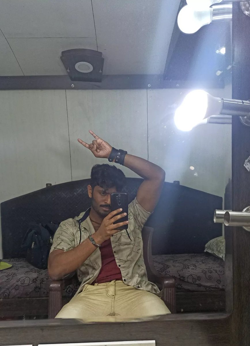 Iamteejaymelody's tweet photo. 🤘🏽 in Karaikudi with our AGR @SilambarasanTR_ anna @Gautham_Karthik brother & #Kingsly buddy
Fun times!
#PathuThala https://t.co/dFafyF4190