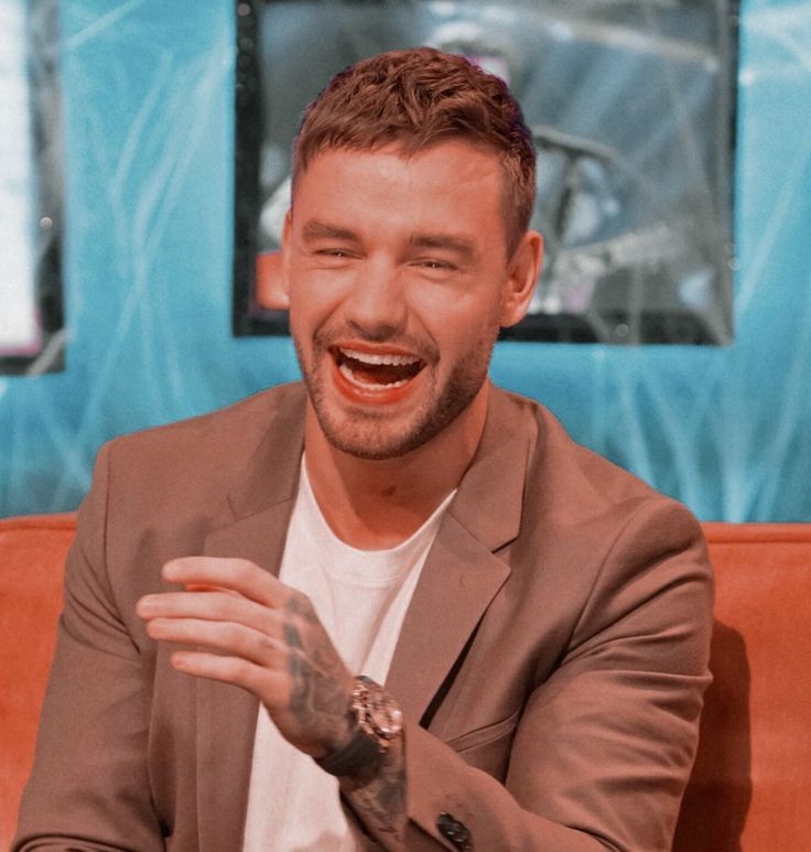 balladofchihiro's tweet photo. #10DaysWithLiam day 10:
today is your day 🎂 i just want you to have a time of your life especially today 🎉 i hope you are safe and happy wherever you are right now 🎁 thank you for existing in my life and making it happier 🪅 i love you forever and always 🥰 #HappyBirthdayLiam https://t.co/3xowNrWgBp