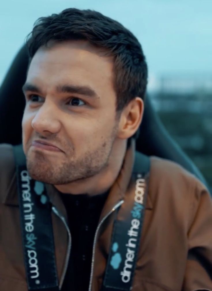 balladofchihiro's tweet photo. #10DaysWithLiam day 10:
today is your day 🎂 i just want you to have a time of your life especially today 🎉 i hope you are safe and happy wherever you are right now 🎁 thank you for existing in my life and making it happier 🪅 i love you forever and always 🥰 #HappyBirthdayLiam https://t.co/3xowNrWgBp