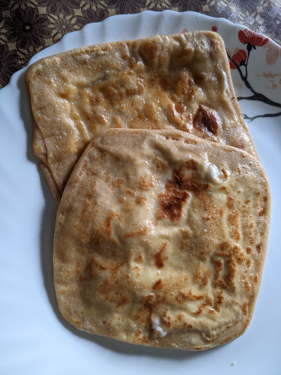 HealingArch's tweet photo. Cheeze Parantha with Achari Stuffed Baigan and freshly made Green Chutney.

It was amazing to see cheese oozing out and melting in the mouth.

Love from #ArchanasKitchen 😍💕

#ArchieCooks
#Love
#PamperingMyself
#CheezyMonday

💕 https://t.co/oWlmIkfC6B