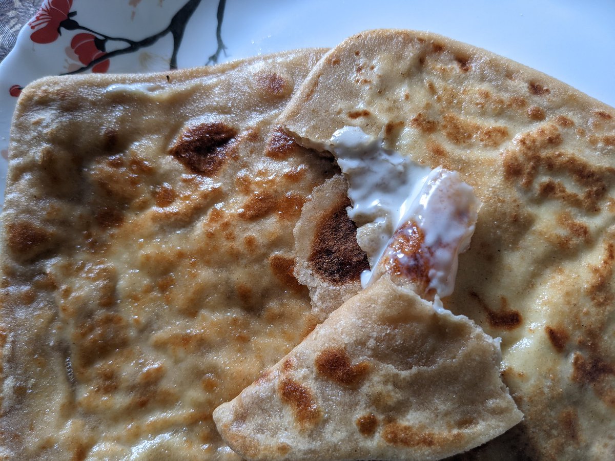 HealingArch's tweet photo. Cheeze Parantha with Achari Stuffed Baigan and freshly made Green Chutney.

It was amazing to see cheese oozing out and melting in the mouth.

Love from #ArchanasKitchen 😍💕

#ArchieCooks
#Love
#PamperingMyself
#CheezyMonday

💕 https://t.co/oWlmIkfC6B