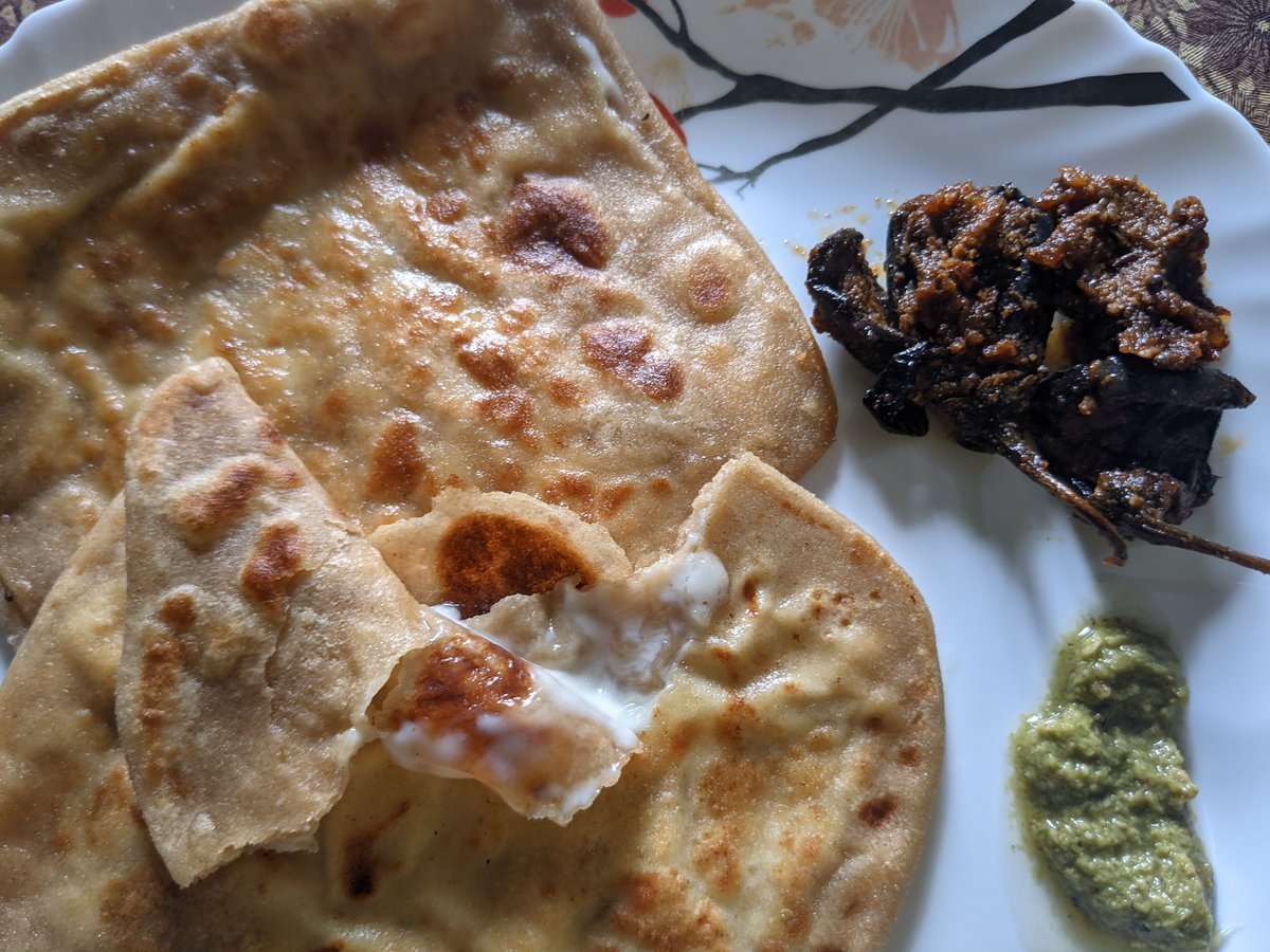HealingArch's tweet photo. Cheeze Parantha with Achari Stuffed Baigan and freshly made Green Chutney.

It was amazing to see cheese oozing out and melting in the mouth.

Love from #ArchanasKitchen 😍💕

#ArchieCooks
#Love
#PamperingMyself
#CheezyMonday

💕 https://t.co/oWlmIkfC6B