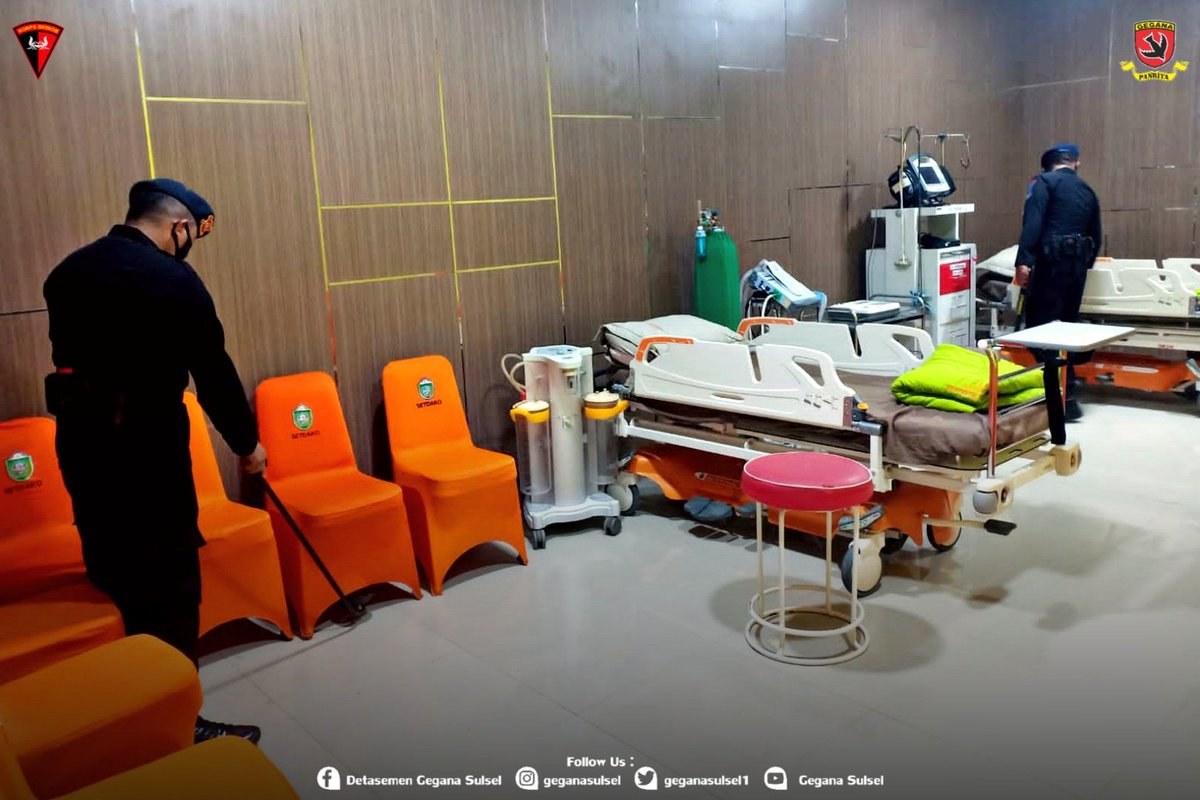 gegana_panrita's tweet photo. Personel Subden Jibom dan Composite Detasemen Gegana Satbrimobda Sulsel melaksanakan sterilisasi di Stadion Gelora BJ. Habibie Parepare dalam rangka Pertandingan PSM Makassar VS PERSIB Bandung
#psmvspersib #maczman #bobotoh #redgank #makassar #bandung #psmmakassar #persib https://t.co/WTMScngSs5