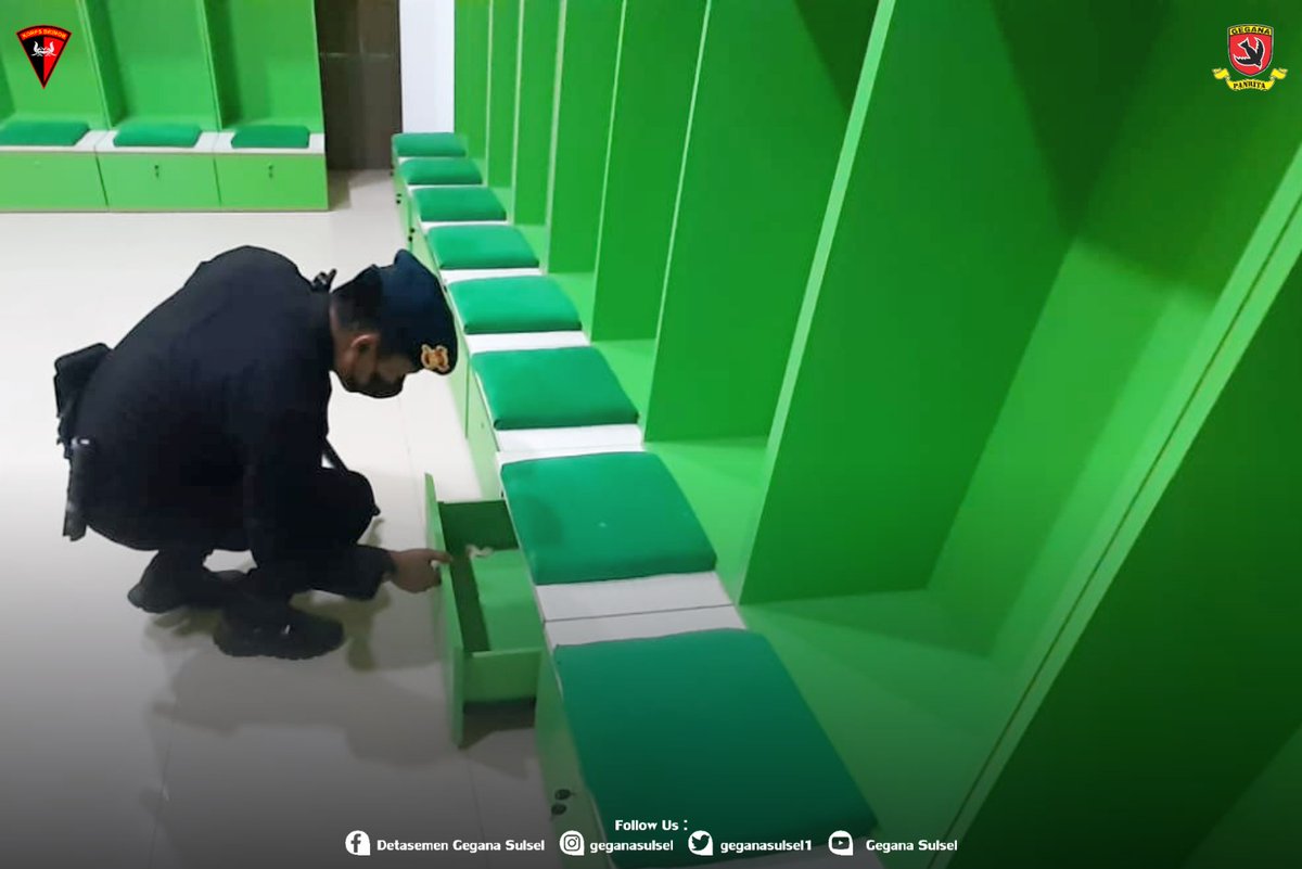 gegana_panrita's tweet photo. Personel Subden Jibom dan Composite Detasemen Gegana Satbrimobda Sulsel melaksanakan sterilisasi di Stadion Gelora BJ. Habibie Parepare dalam rangka Pertandingan PSM Makassar VS PERSIB Bandung
#psmvspersib #maczman #bobotoh #redgank #makassar #bandung #psmmakassar #persib https://t.co/WTMScngSs5