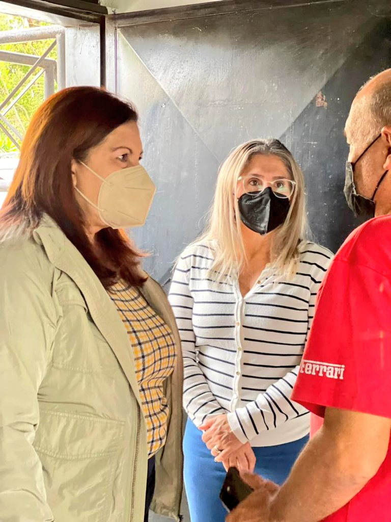 Maria34Olga's tweet photo. 🇦 🇱 🇨 🇦 🇱 🇩 🇪 🇸 🇦
#29Ago||🔴 En Coche chequeo de lo que ha sido el proceso de elección de jefas y jefes de comunidad.
El @PartidoPSUV continúa con disciplina en su renovación.
➡️.@gestionperfecta
➡️ #DeZurdaTeam 
#PueblosUnidosPorLaPaz https://t.co/5kAvQhljWD