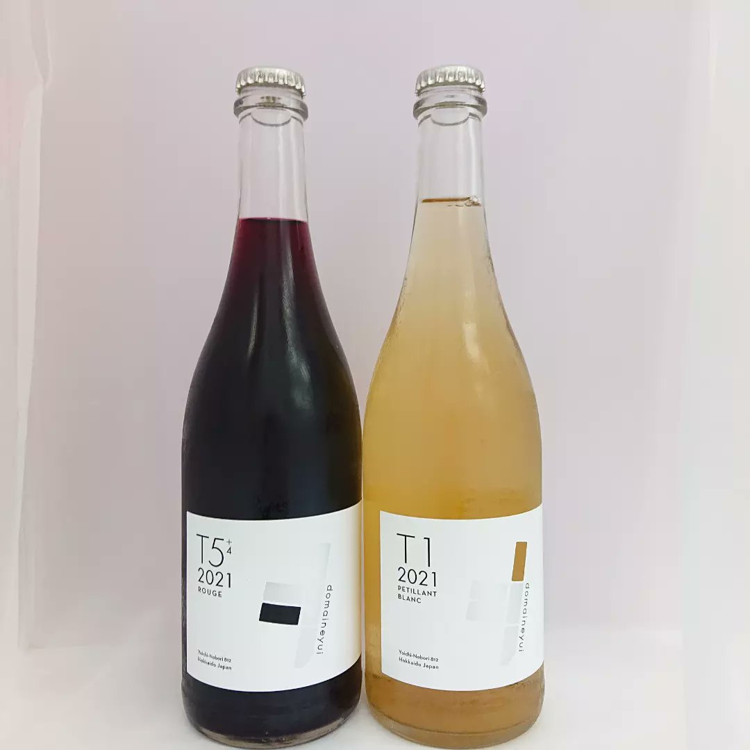 kazuyasake's tweet photo. ライトに楽しめる辛口タイプの
T5+4 ROUGE🍷
柔らかな酸が心地よい微々発泡辛口スパークリングの
T1 PETILLANT BLANC🥂
相も変わらずキュートな
〝domaine yui〟😘
ぜひご賞味くださいね☝️
#北海道
#余市町
#余市ワイン
#ドメーヌユイ
#domaineyui
#スパークリングワイン
#日本ワイン
#銘酒和屋 https://t.co/5CdqRRyTtp