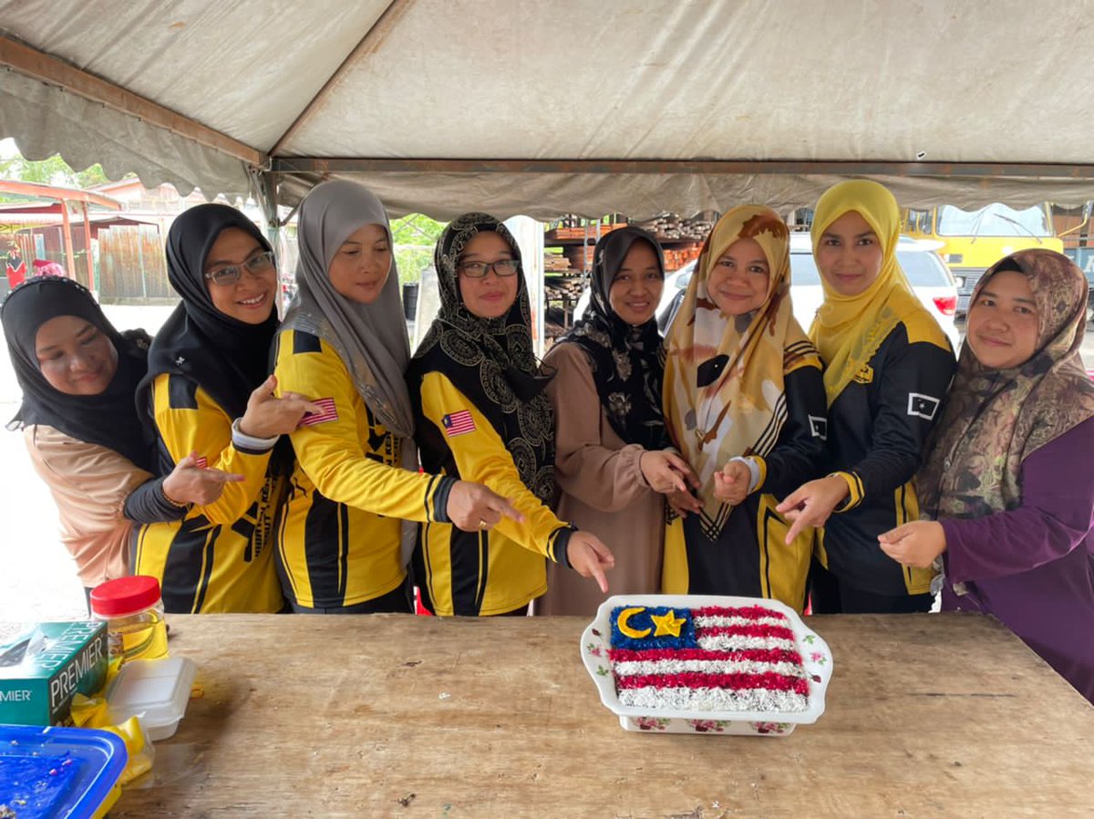 jkrbesut's tweet photo. 25/8/2022-Telah diadakan Majlis Asyura 1444H bagi kakitangan JKR Besut di Bengkel Senggara Bangunan Elektrik JKR Besut.
@JKRTerengganu @IrHjMdridzwan @HasliJKR @MohdIzainudin @MahzanNik @IbrahimBinMatA1 https://t.co/nLAuvS5STj