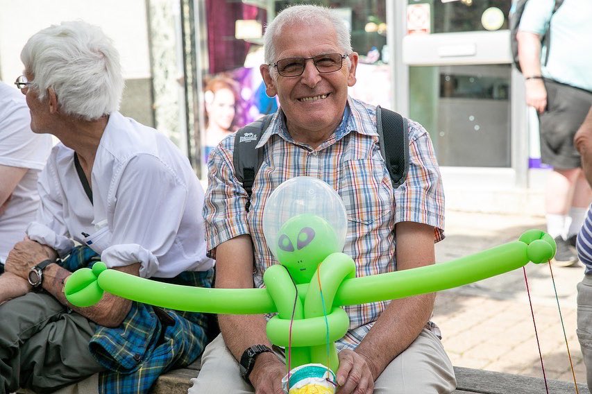 shaunjackphoto's tweet photo. An absolutely brilliant free event in Aldershot on Saturday. Junk Jodie creating recycled art, Karate demonstrations, balloon art and an array of other things to do. #art #artrecycle #aldershot #hampshire #festival #playfest22 #balloonart #event #summer #fun #photography https://t.co/wLrswnChvM