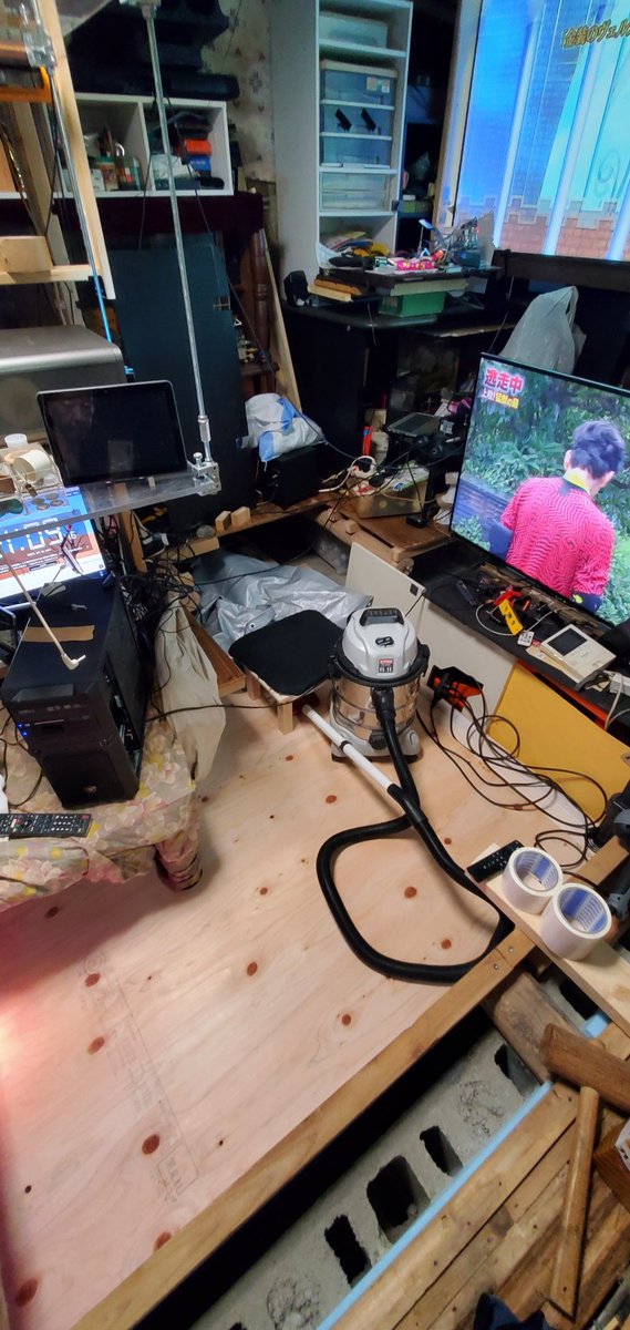 sima0930's tweet photo. @MaiDouble これに使ってる気密防水テープって、写真の板を貼る前だったら部屋の中に池みたいに出来たかも😅 https://t.co/cF9KMBqEAh