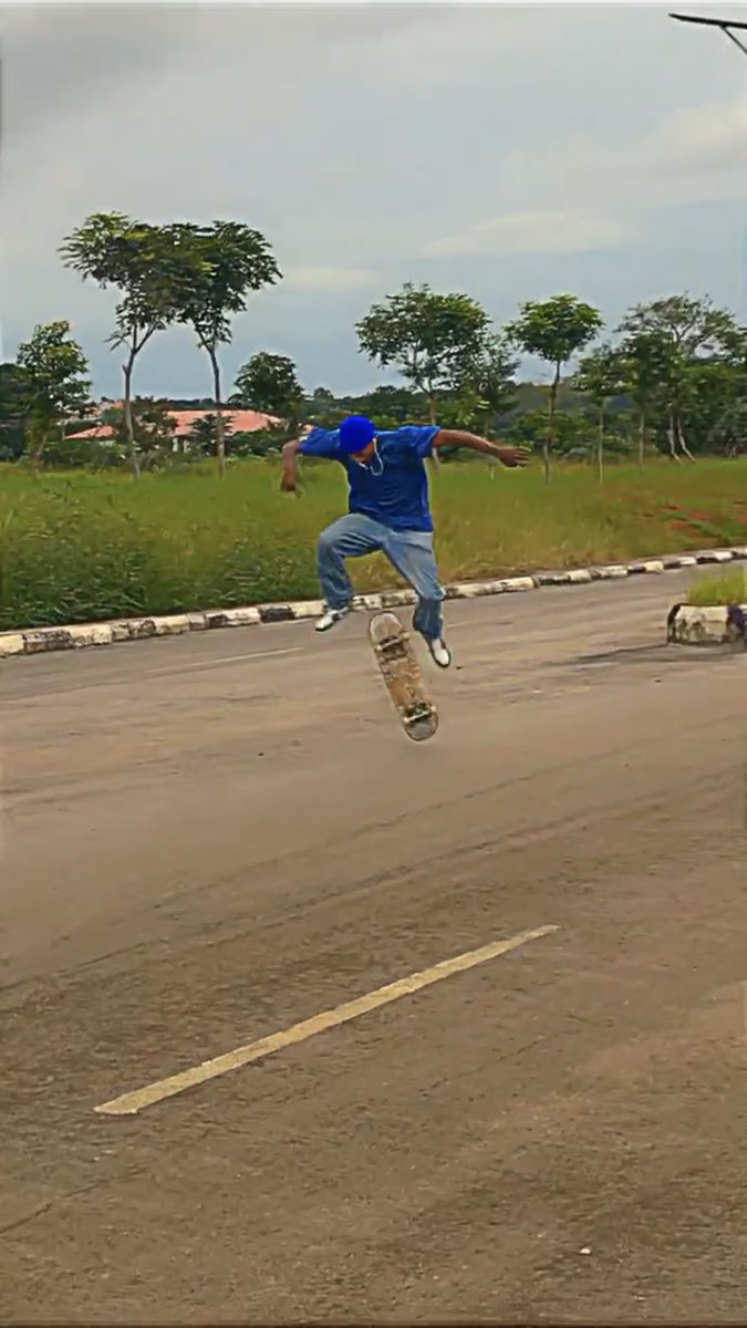 _THE HOMELANDER) tweet media