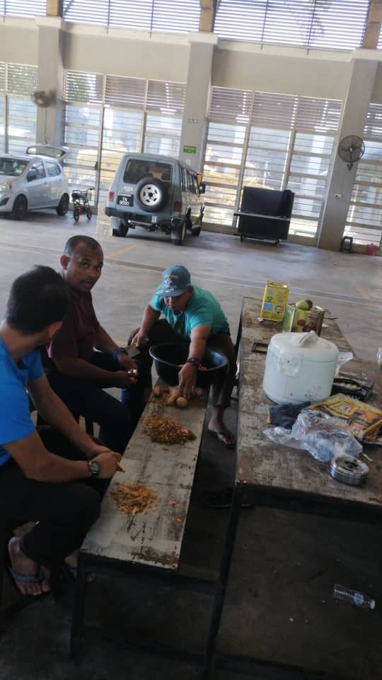 jkrbesut's tweet photo. 25/8/2022-Telah diadakan Majlis Asyura 1444H bagi kakitangan JKR Besut di Bengkel Senggara Bangunan Elektrik JKR Besut.
@JKRTerengganu @IrHjMdridzwan @HasliJKR @MohdIzainudin @MahzanNik @IbrahimBinMatA1 https://t.co/nLAuvS5STj