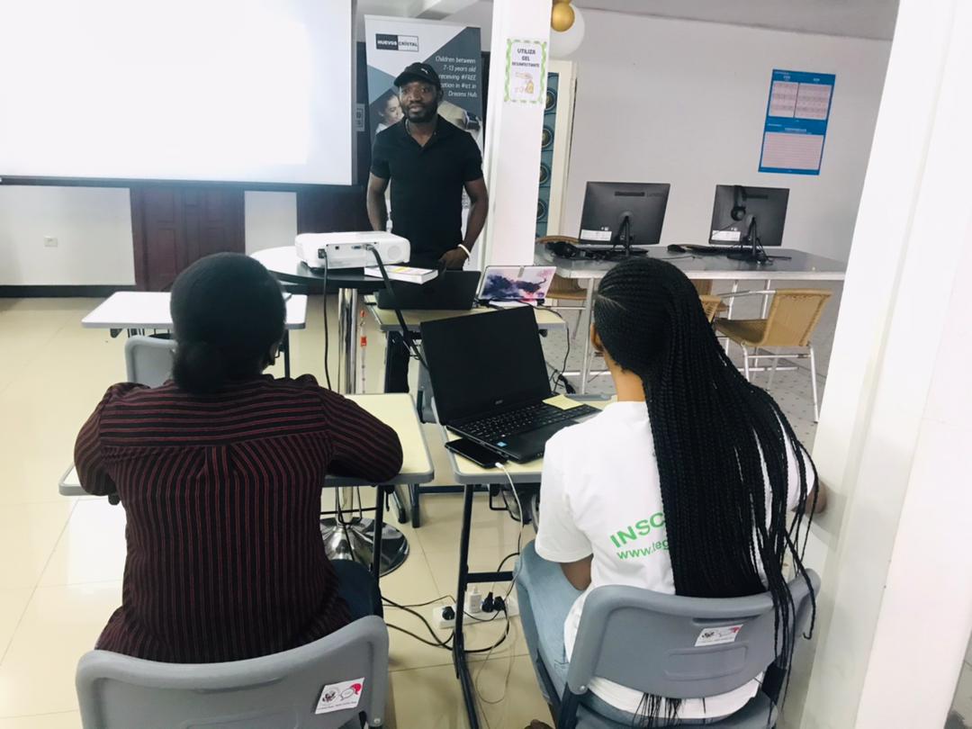 Dreams Hub ha desarrollado el primer curso exprés que recoge su agenda de colaboración con YoH-MEDIA. 
El 27 de agosto, en el espacio de Dreams, asistían al primer curso de redacción periodística los periodistas de YoH-Media.
#Dreamshub #yohmedia #yoheredero