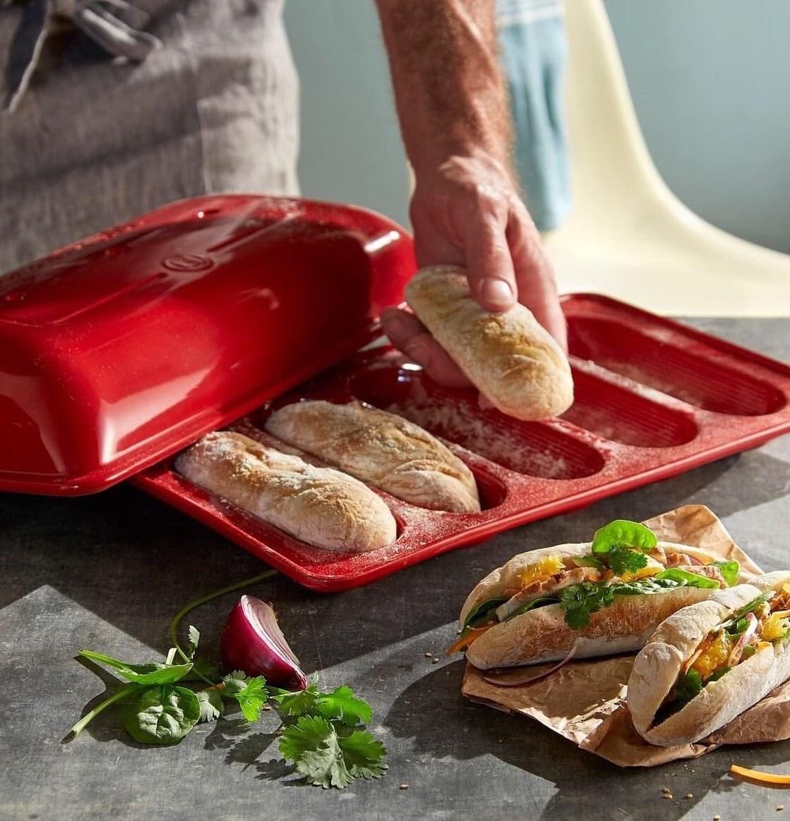 parlapapa's tweet photo. 🥖 Si vous aussi vous aimez mordre dans la croûte super croustillante et apprécier la chaleur, douce et moelleuse à l'intérieur, vous pourriez envisager de faire votre propre pain 😉

Découvrez notre sélection "pain" 
https://t.co/rvl3NZwCMQ https://t.co/b4WNSZa5BF