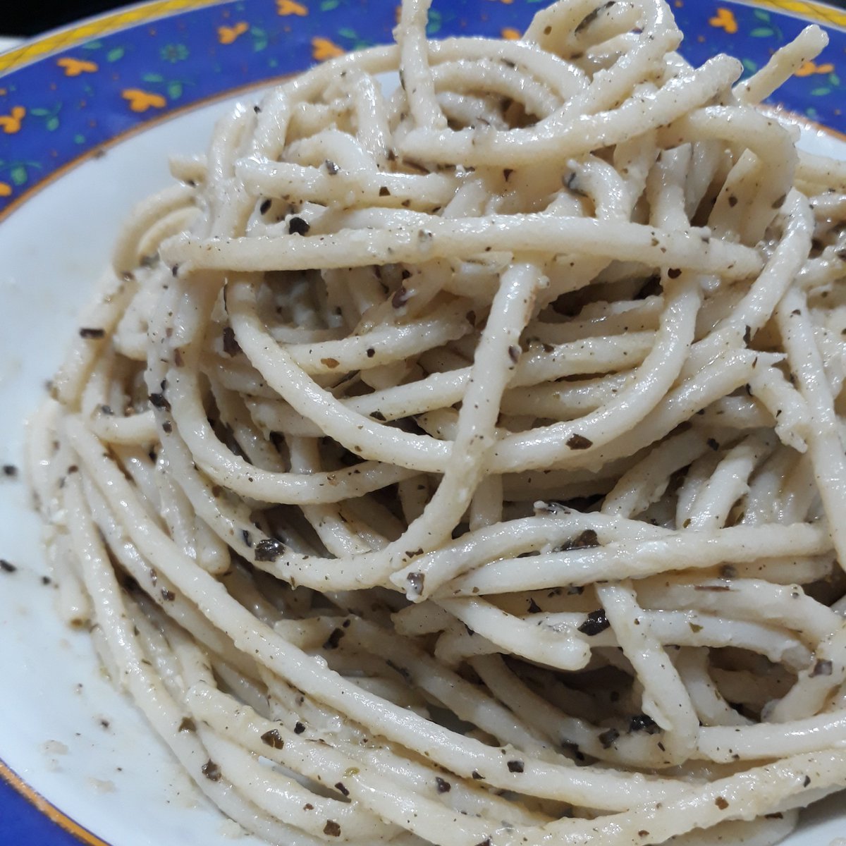 maureenvillegs's tweet photo. my cheesy pesto pasta #SomethingItalian https://t.co/ZhPU46iH7S