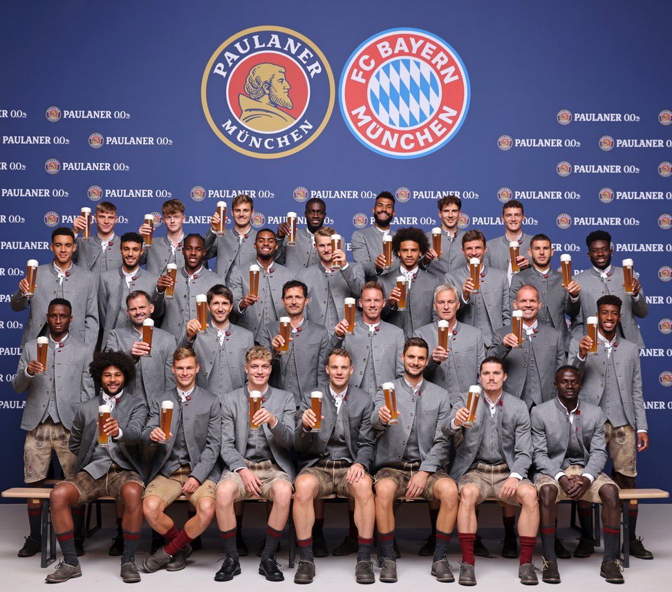 ActuFoot_'s tweet photo. Les Bavarois ont réalisé leur traditionnelle photo de la saison. 🍻🔴⚪️

📸 @FCBayern https://t.co/zp4sBIbYrP