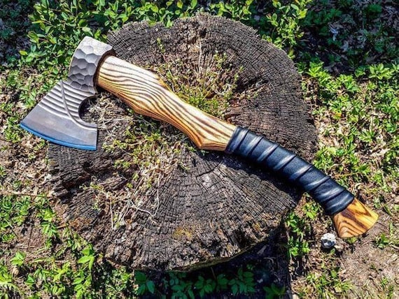 KnifeUnique tweet picture