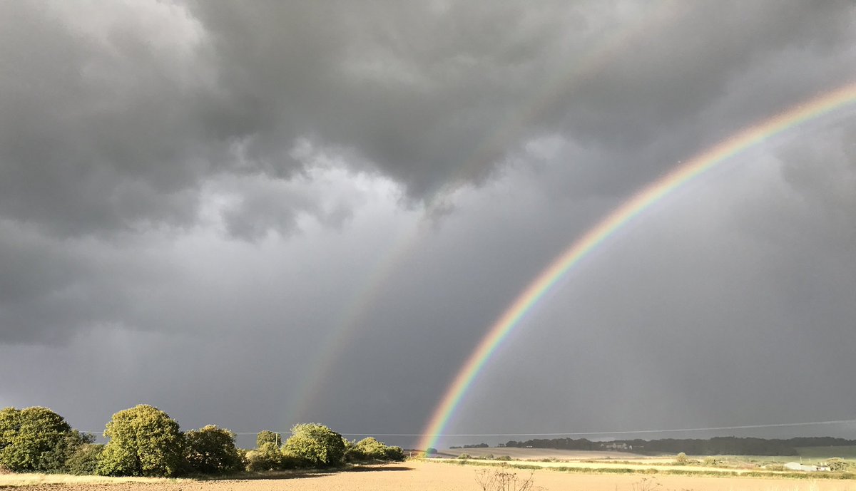 DurhamFocus's tweet photo. Storm Over Gold.  @ThisisDurham @Britnatureguide @OutdoorPhotoMag @prophotomag  #makeyourownrainbow #NaturePhotograhpy #stormyskies https://t.co/HvcYomySNb