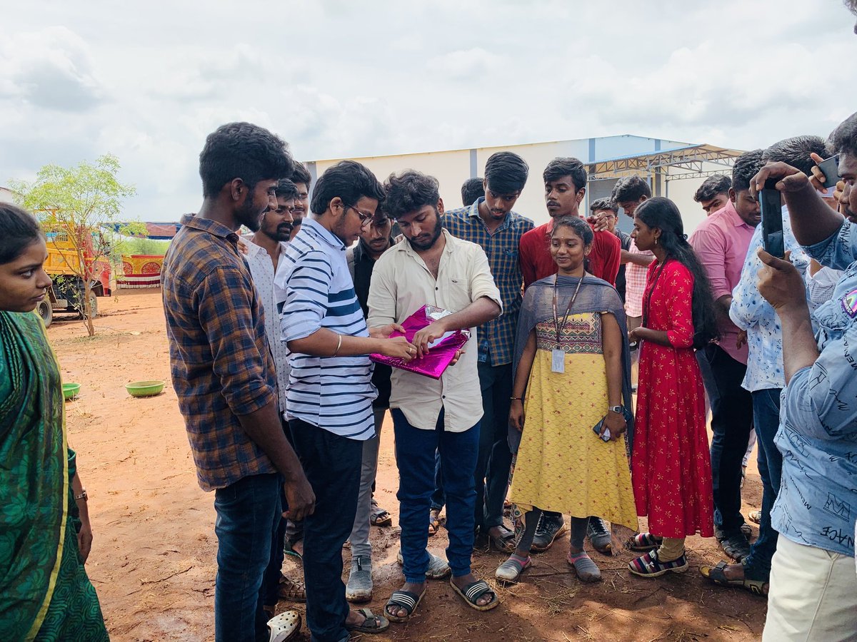 SagarGreen's tweet photo. Majesty of Green Warriors 💚 
Realy it's a big word, it makes me to feel like I did something good for Mother Nature. 
- Present by my Team Green Warriors 💚😊
#siruthuli #bosch #Annauniversity #Coimbatore #bgswcsr #gogreen #greenwarriors #aurcc #teamgreenwarriors #kalamvanam https://t.co/jlUGFIqkJJ