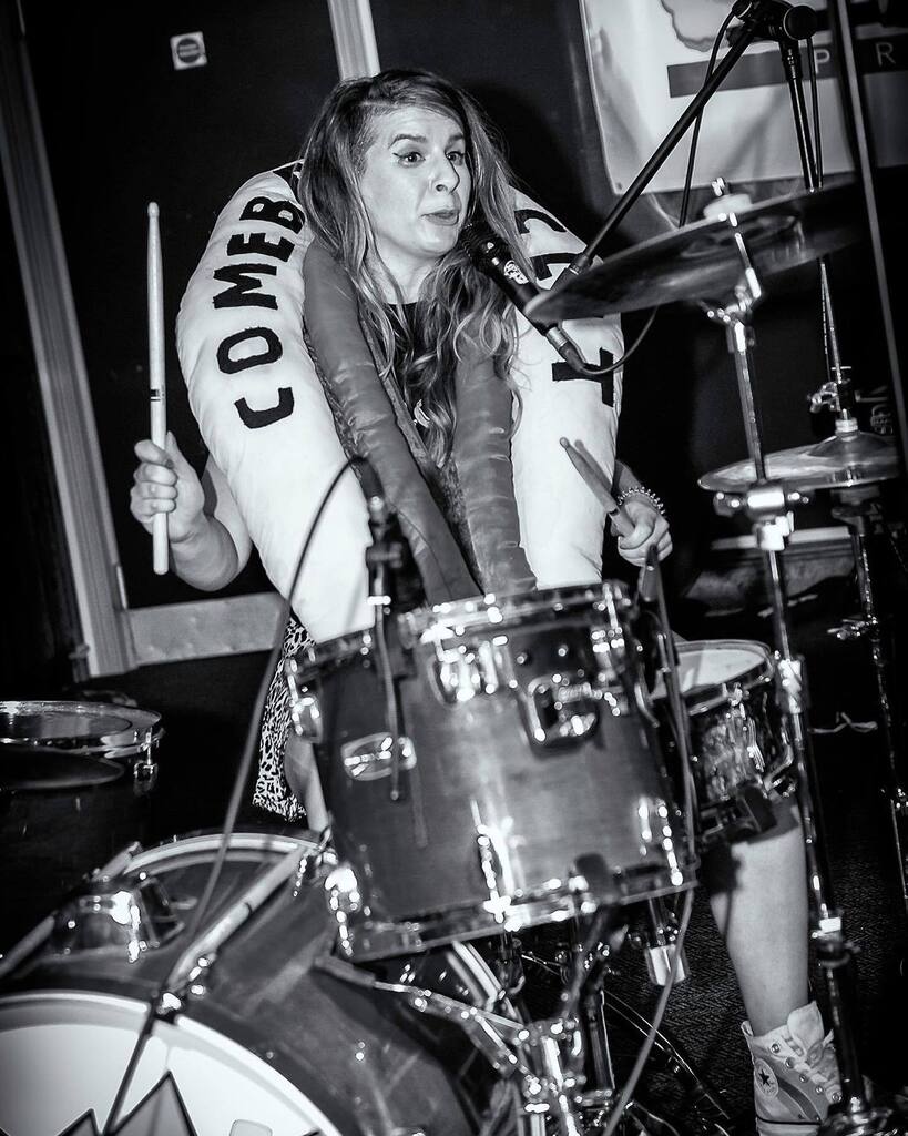 thesewercats's tweet photo. Thanks to Dave Gee for these wonderful photos of us in our element at Easy Fest at @banktoptavern! 😻 Featuring the @comebackclit plush vulva 🥰
.
.
.
.
.
#sewercats #thesewercats #banktoptavern #easyfest #tnsrecords #tnsband #punk #punkphotography #p… https://t.co/eMOLudL7U2 https://t.co/ej1Yg8OA2r