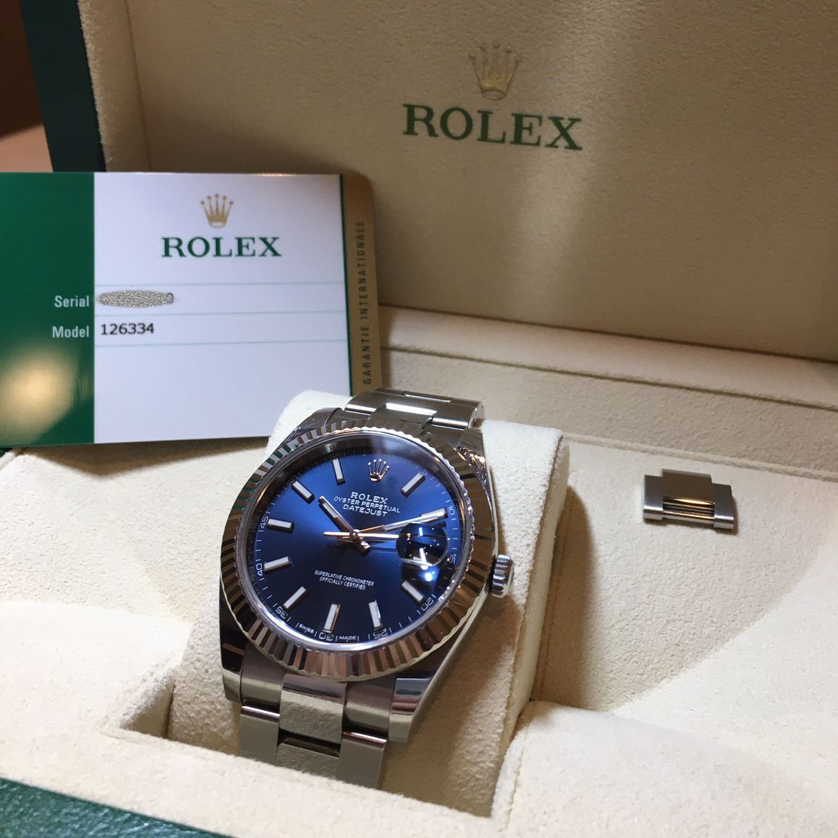 HappyPrice13's tweet photo. Do you agree this is a great looking watch? ✨

-
Rolex
Date just
126334
Blue dial
Stainless steel bracelet
Extra link
-

🛫Worldwide shipping
💌DM us for more details
#Watch #Wholesale #Rolex #AudemarsPiguet #RWB #Omega #Panerai #WatchWholesale #TagHeuer  #rolexdaydate https://t.co/atc6p5OPxU