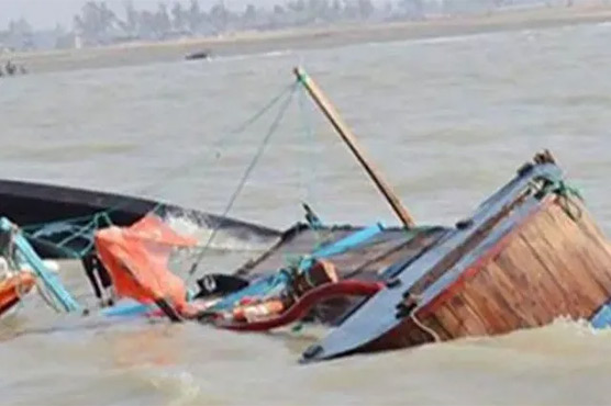 DunyaNews's tweet photo. سیہون میں کشتی الٹنے سے 4 افراد جاں بحق #floods #boart https://t.co/V3YqpRYPc0 https://t.co/cdLjnFHLD0