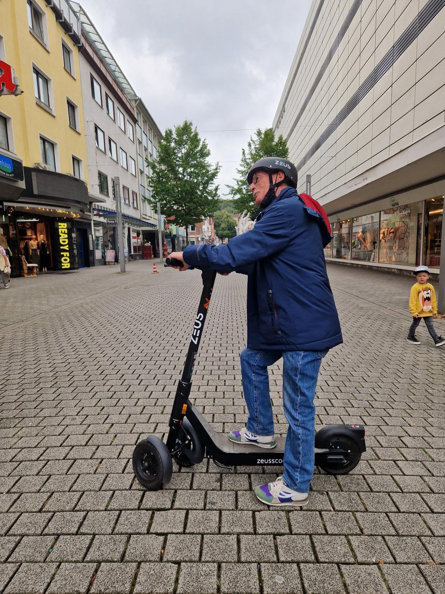 Zeus_Scooters's tweet photo. We were thrilled to be invited to the E-Mobility event in Hagen on Saturday 🛴
It was great to see so many people interested in sustainable travel🙌🏼
#mobilityday #sustainabletravel #travel #hagen #germany https://t.co/aTEpG0u8Zz