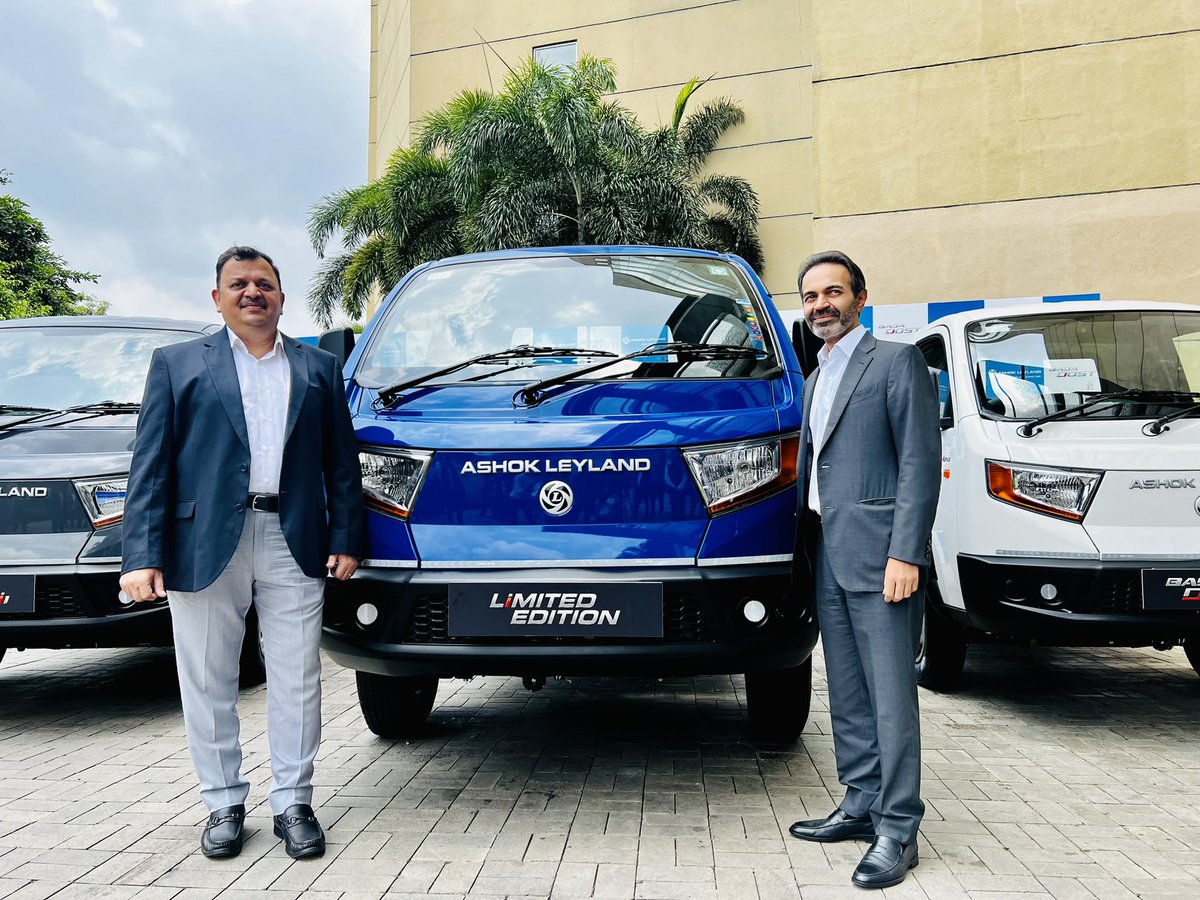 ALIndiaOfficial's tweet photo. Our Chairman @hinduja_dheeraj and Head - LCV, Mr. Rajat Gupta presenting the #BADADOST Limited Edition, the first commercial vehicle to provide a central locking feature, keyless entry into the vehicle along with anti-theft feature - making it #TruckBhiCarBhi https://t.co/TK18LinuH0