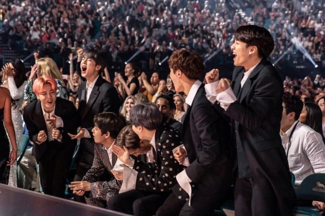 BTS21_2019's tweet photo. @BTS_twt THE WINNER IS BTS! 💜 https://t.co/1xOiOXePcr