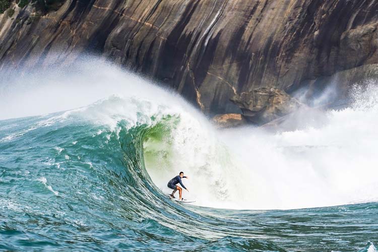 EdsonAdrenanews's tweet photo. O Itacoatiara Big Wave com Gabriel Sampaio, realizaram clínica de tow-in. Acessem: https://t.co/EHllMLQja6 e confiram !!! Gabriel Sampaio. Ft: Tony D’Andrea #adrenanews #surfnews #surfbrasil #surfbrasileiro #bigsurf #bigsurfing #surfondasgrandes #surf #surfer #surfing #bigriders https://t.co/g0sLEjKCZB