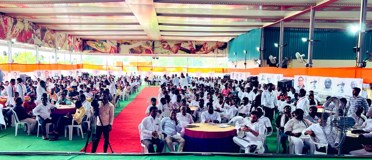 RGClub2's tweet photo. National Secretary @syedkhalid4488 Bhai Motivated @IYCTelangana office Bearers during Extended Executive Meeting in Munugod, Nalgonda District, Telengana 
@Allavaru @srinivasiyc @manickamtagore https://t.co/0aMZJW7JUs