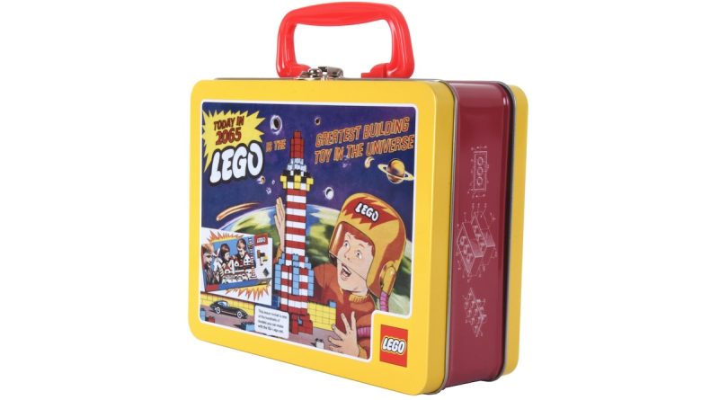 BrickFanatics's tweet photo. A new LEGO VIP reward has been revealed for September, with a retro Tin Lunchbox featuring a classic advertisement from 1965.
https://t.co/xsartua3QM
#LEGO #LEGOVIP #LEGOVIPReward #LEGOTinLunchbox https://t.co/Cq4nklGw5j