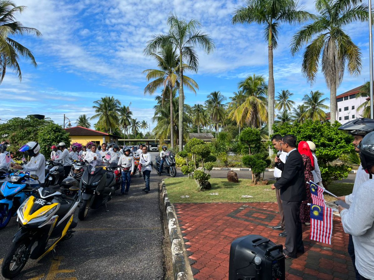 jkrbesut's tweet photo. 28/8/2022-Program Kibar Jalur Gemilang &amp; Kembara Zero Pothole JKR Besut 2022. @JKRTerengganu @IrHjMdridzwan @HasliJKR @MohdIzainudin @MahzanNik @IbrahimBinMatA1 https://t.co/TtUmTt29Qo