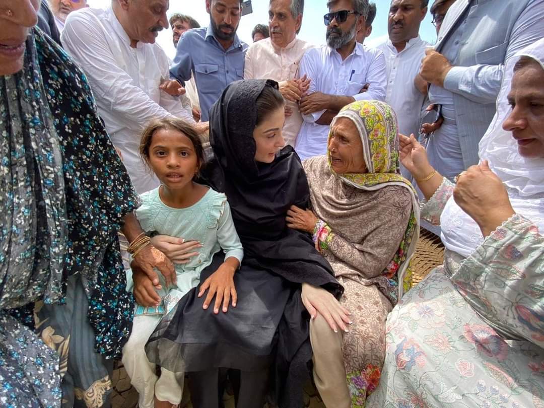 PmlnAyaz's tweet photo. شیرنی متاثرین سیلاب زدگان کے دکھ درد میں شریک https://t.co/X1y86PVVPA